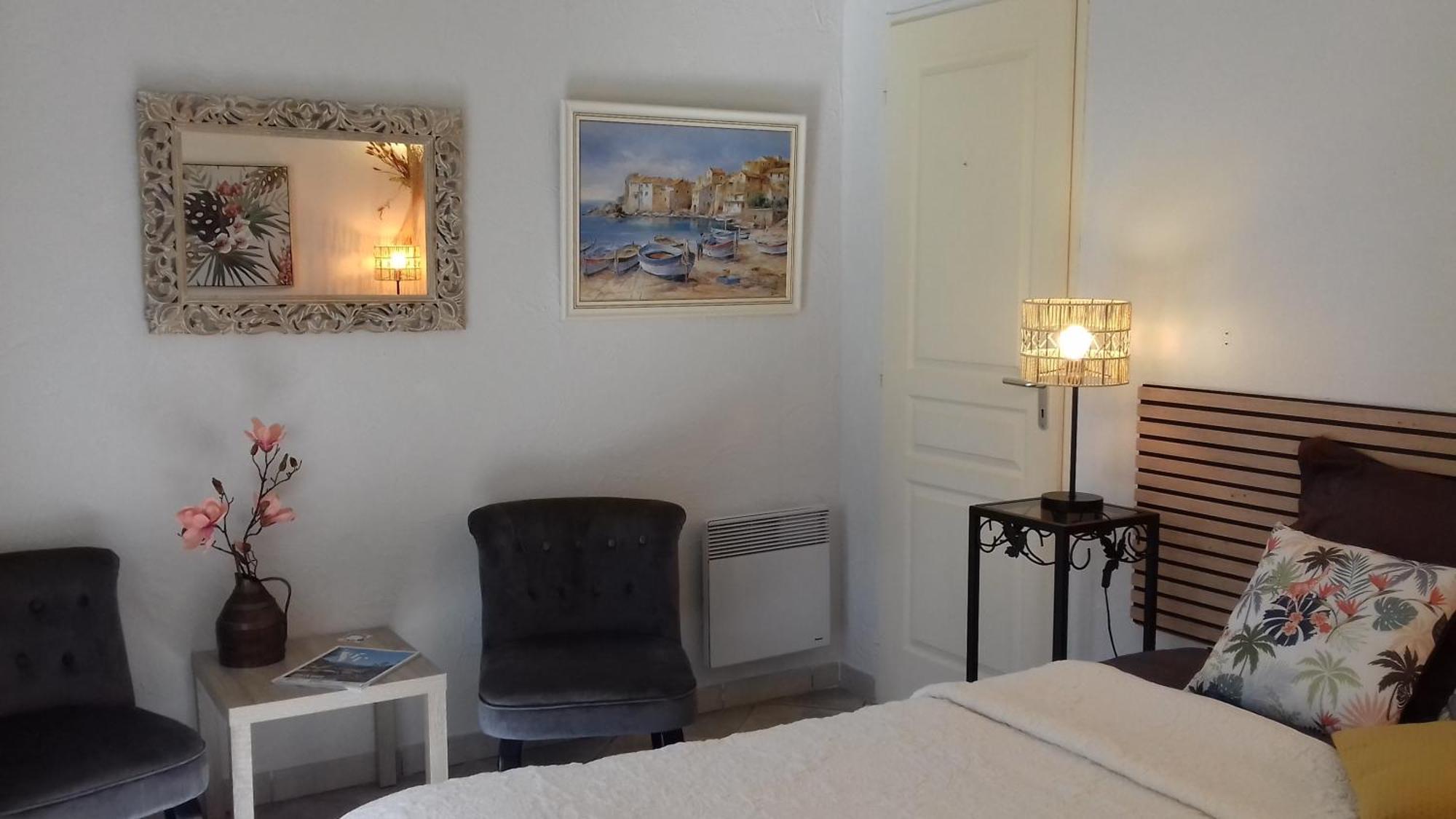 Les Chardons Bleus Bed & Breakfast Lorgues Dış mekan fotoğraf