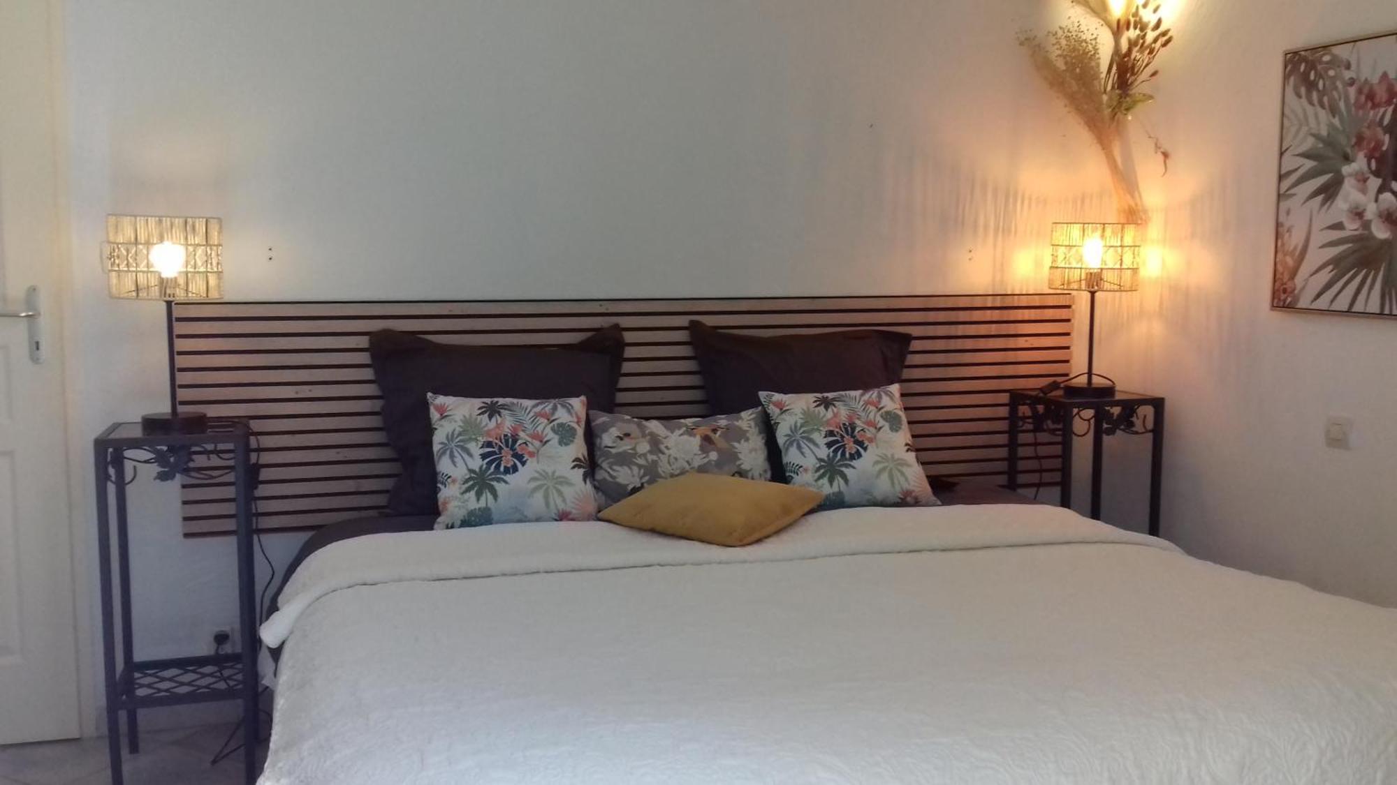 Les Chardons Bleus Bed & Breakfast Lorgues Dış mekan fotoğraf
