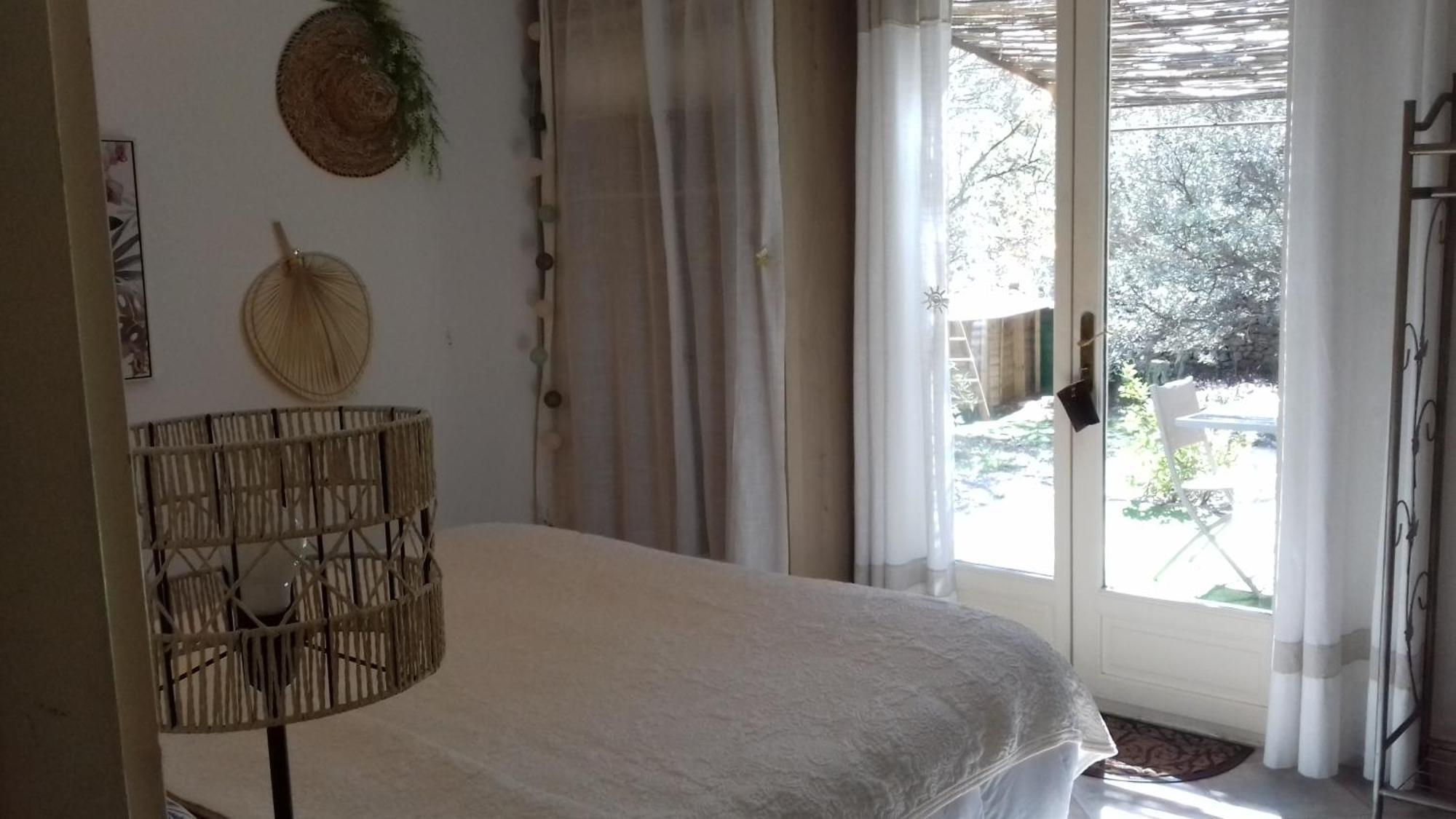 Les Chardons Bleus Bed & Breakfast Lorgues Dış mekan fotoğraf